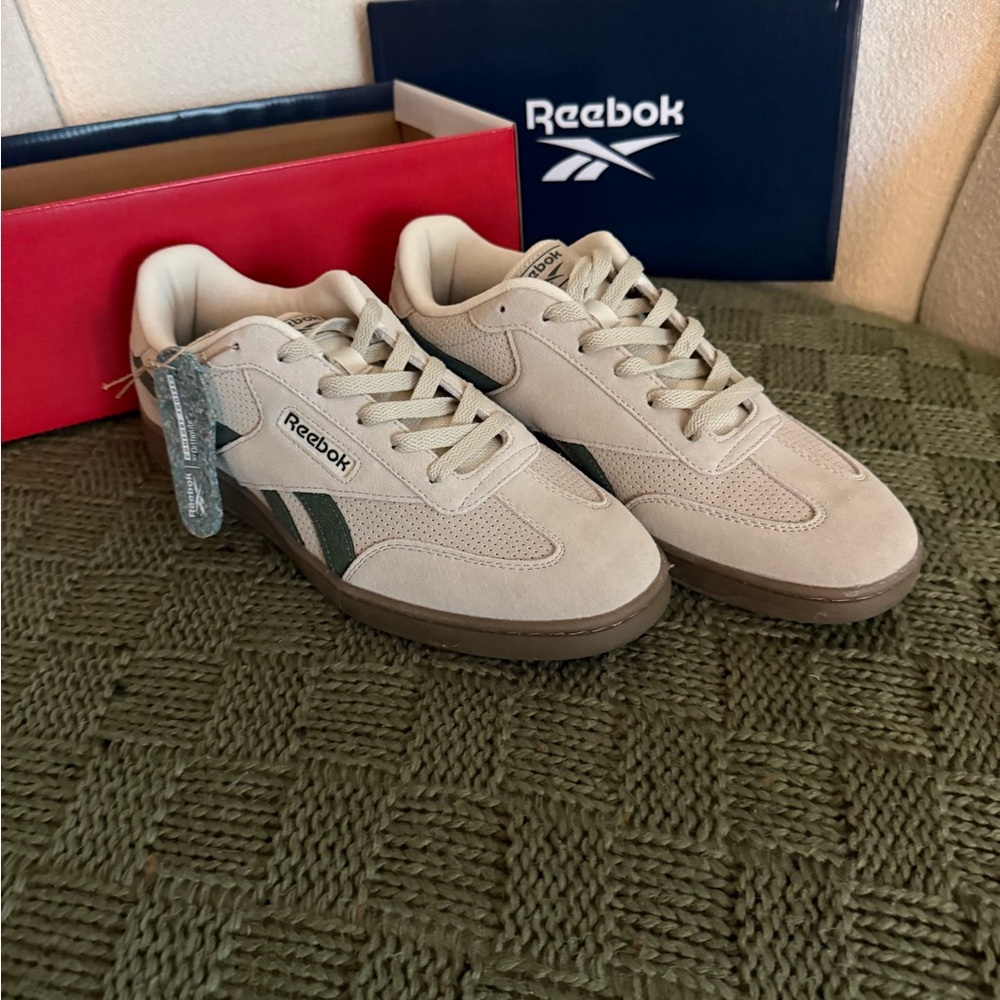 Reebok Men's Cream and Dark Green Sneakers
